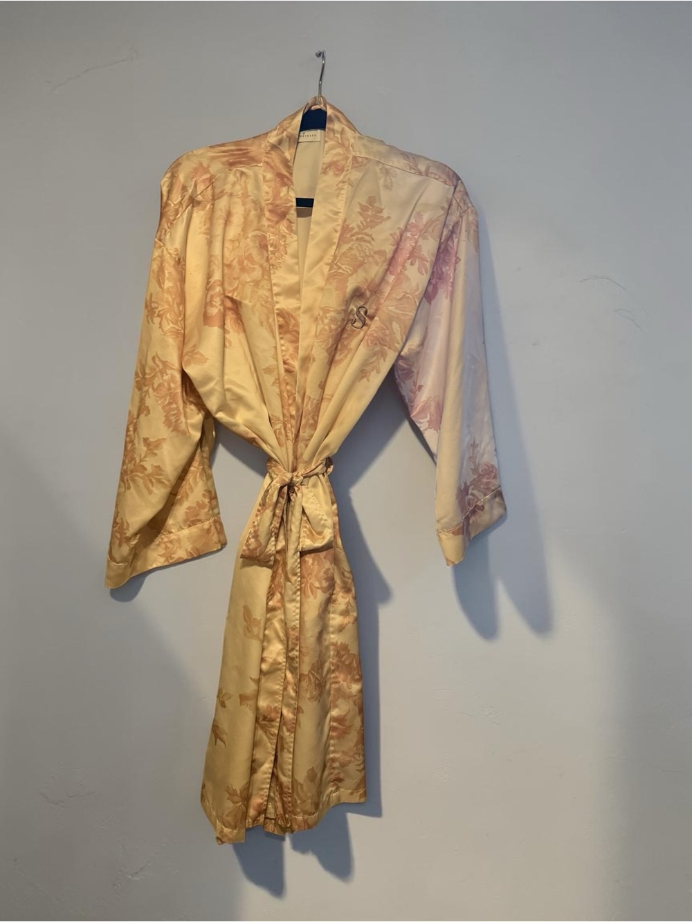 Monique Lhuillier Cream and Pink Floral Satin Kimono Robe